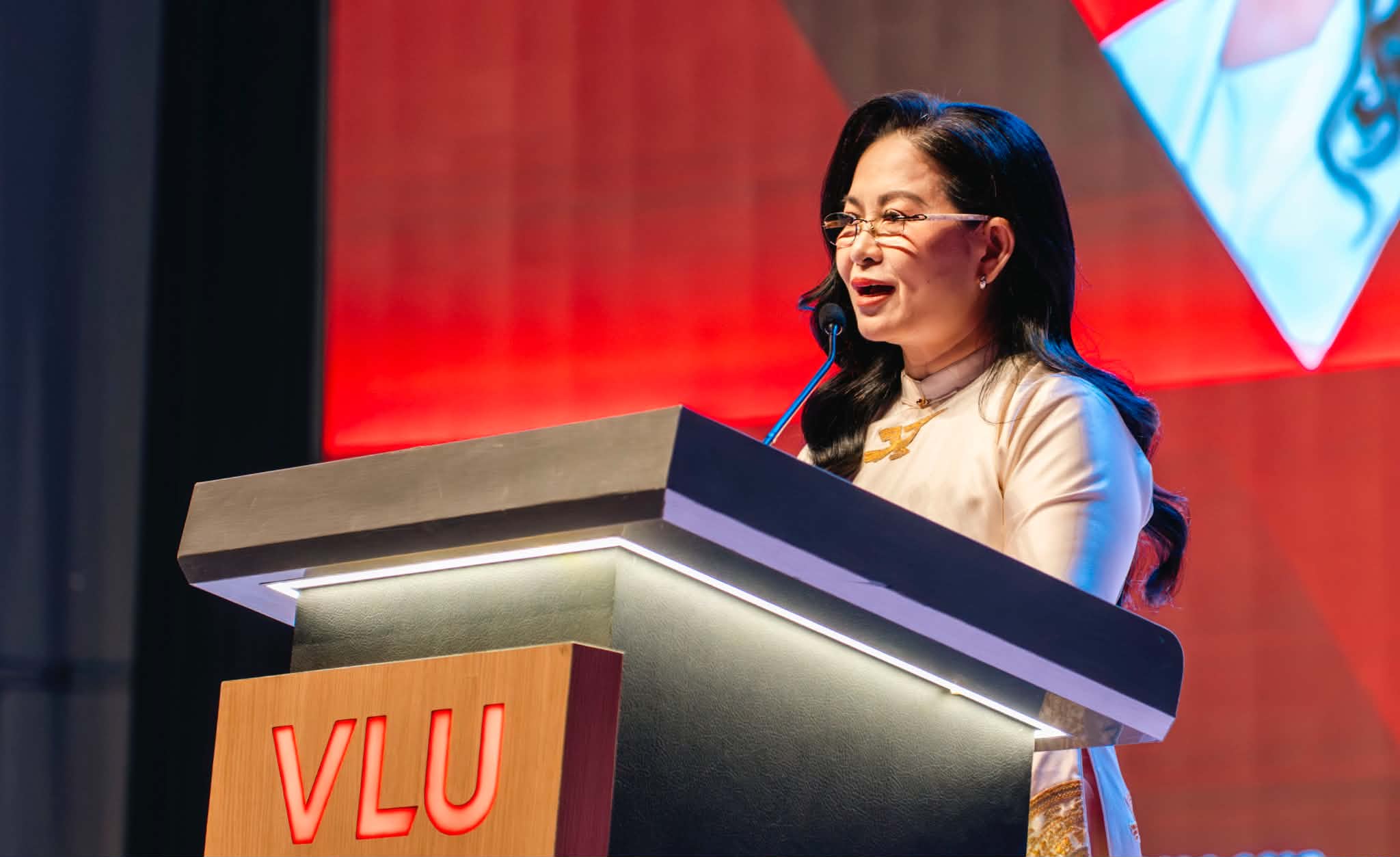 Thị trường việc làm đổi nhịp: Đại học tăng tốc “bắt tay” doanh nghiệp, sinh viên định hướng nghề từ sớm - Ảnh 4.