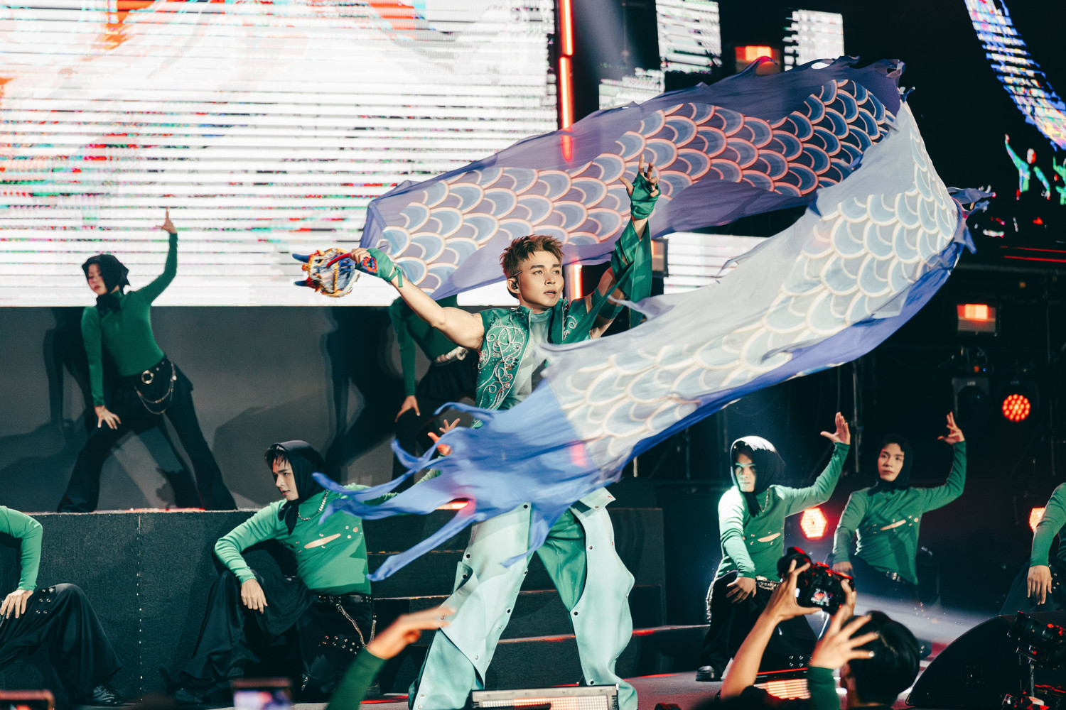 Ca sĩ Jun Phạm góp phần tiếp nối hành trình 