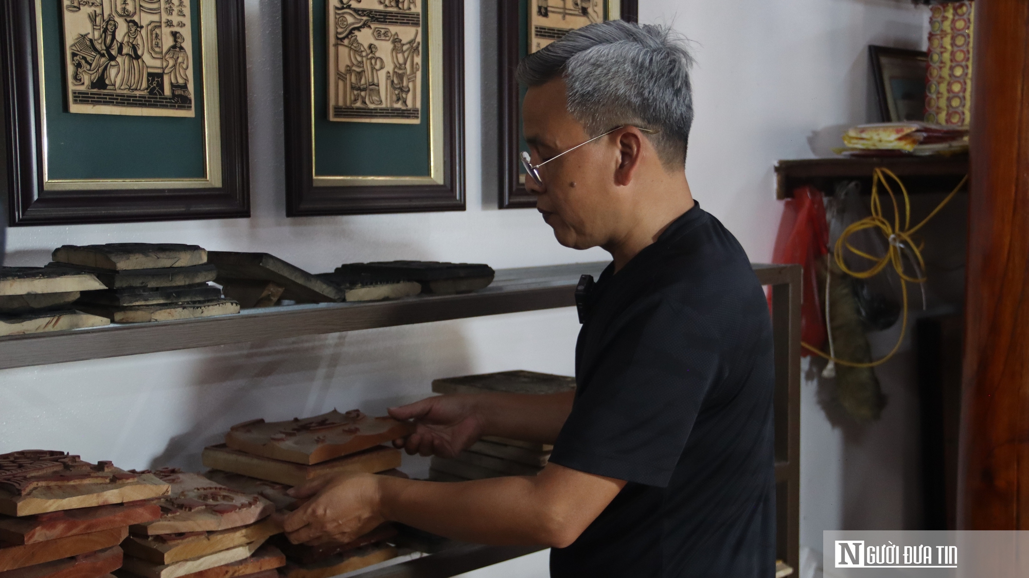 Bộ khuôn tranh khắc gỗ 200 năm tuổi được trả 200 triệu chủ nhà không bán - Ảnh 1.