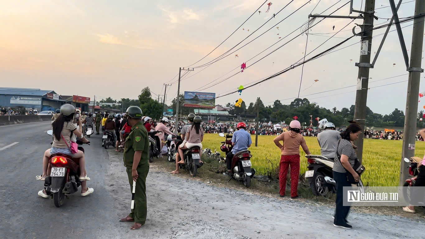 Nhộn nhịp điểm thả diều cuối tuần tại Gò Kén- Ảnh 11.