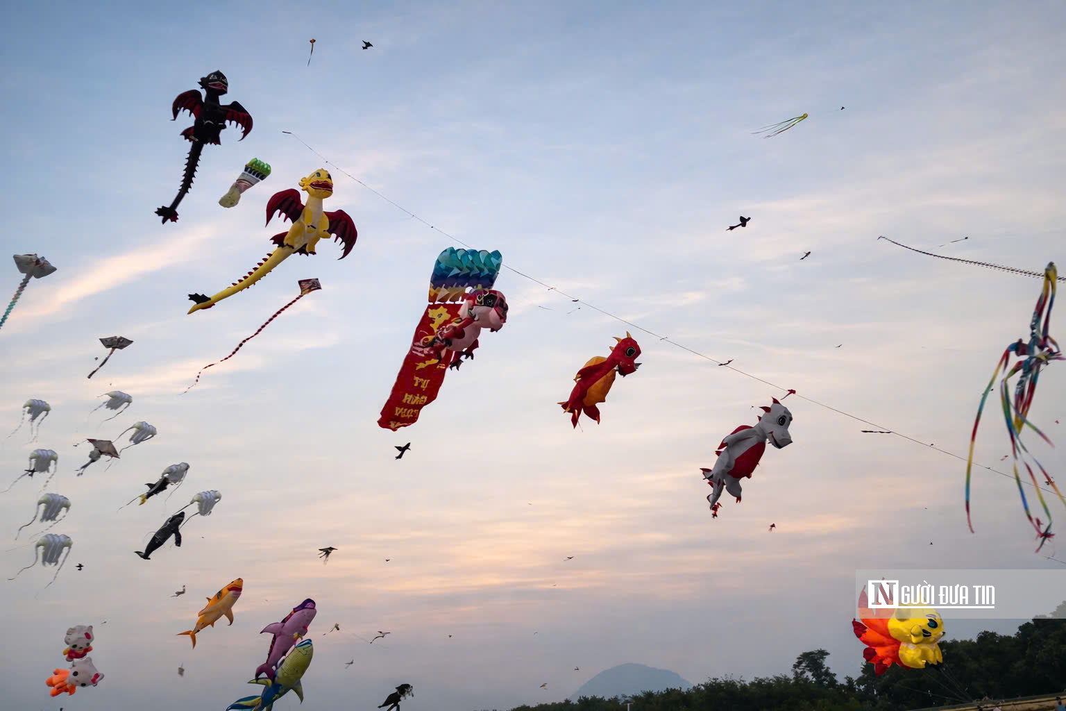 Nhộn nhịp điểm thả diều cuối tuần tại Gò Kén- Ảnh 12.