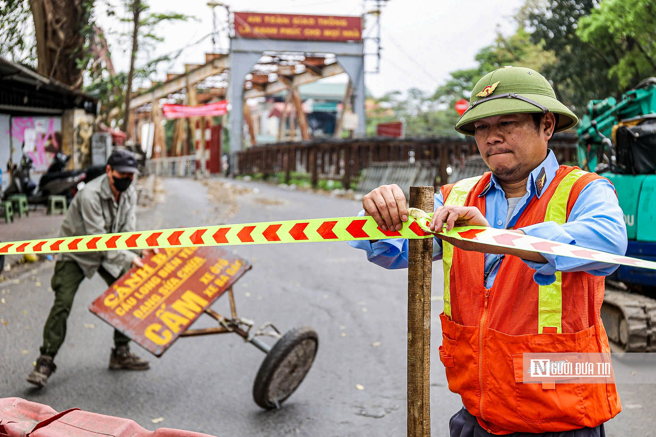 H&agrave; Nội: R&agrave;o chắn tu sửa cầu Long Bi&ecirc;n- Ảnh 3.