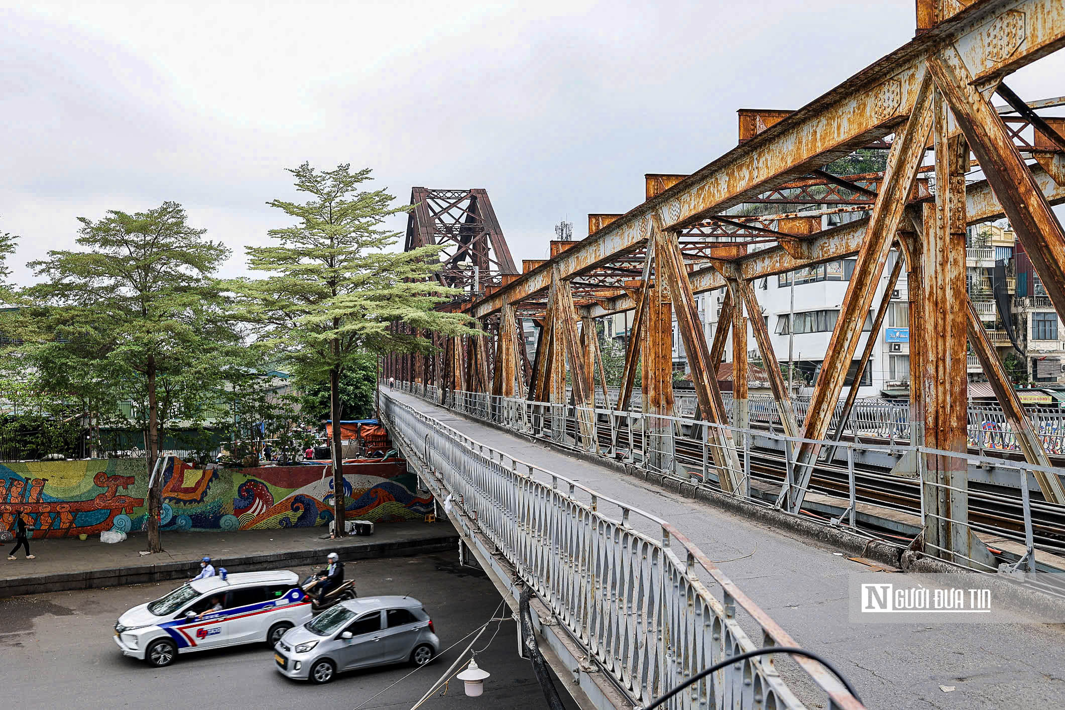 H&agrave; Nội: R&agrave;o chắn tu sửa cầu Long Bi&ecirc;n- Ảnh 8.