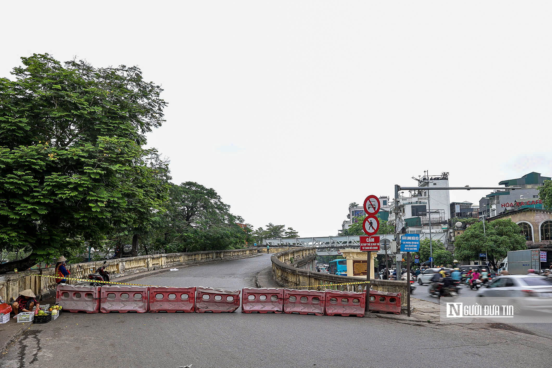 H&agrave; Nội: R&agrave;o chắn tu sửa cầu Long Bi&ecirc;n- Ảnh 11.