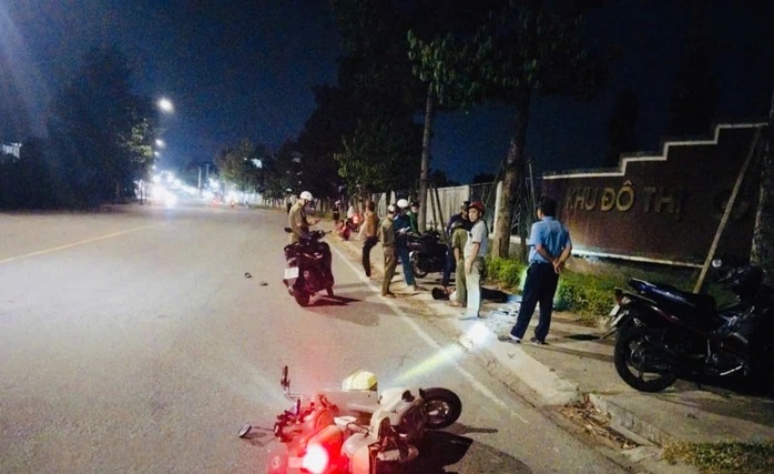 Vụ nam công nhân bị đâm tử vong trên đường về nhà trọ: Bắt 3 đối tượng- Ảnh 1. Vụ nam công nhân bị đâm tử vong trên đường về nhà trọ: Bắt 3 đối tượng- Ảnh 1.