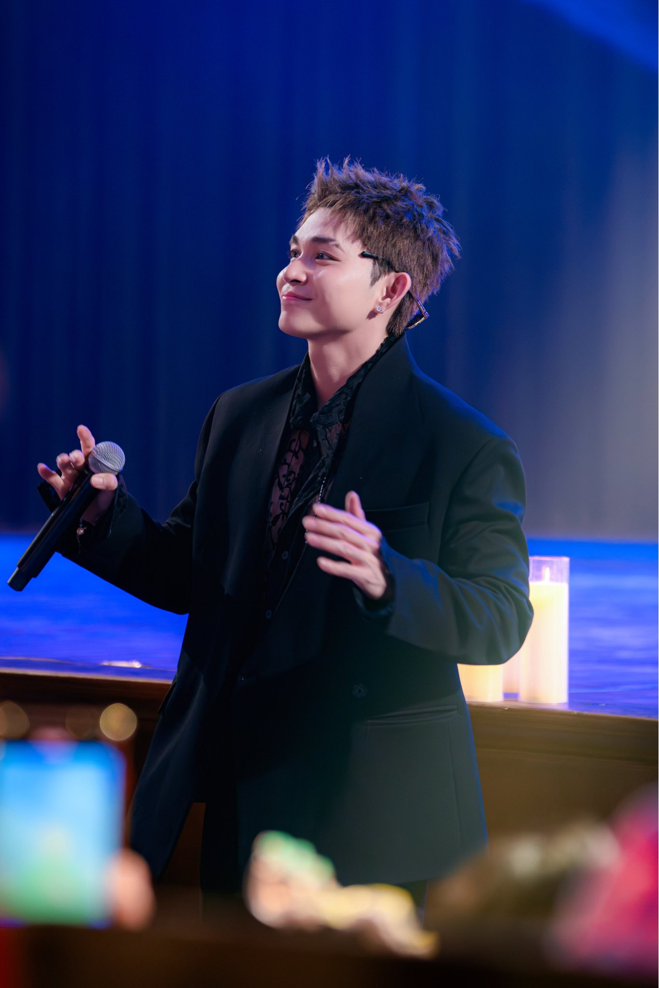 Ca sĩ Jun Phạm góp phần tiếp nối hành trình 