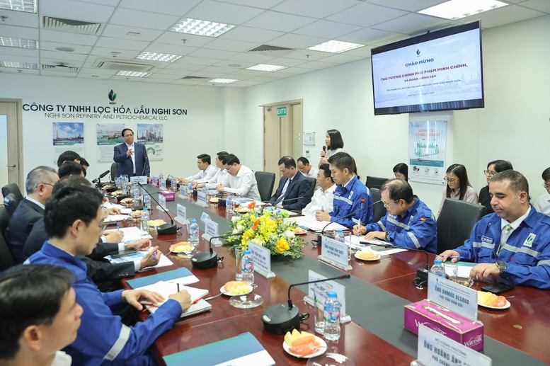 Thủ tướng: Th&uacute;c đẩy c&aacute;c giải ph&aacute;p tạo thuận lợi cho việc vận chuyển xăng dầu qua eo biển Hormuz về Việt Nam- Ảnh 6.