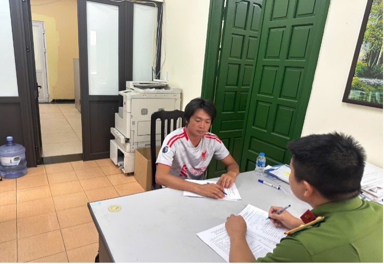 Kẻ g&acirc;y &aacute;n giết người ở H&agrave; Nội trốn n&atilde; 14 năm bất ngờ ra đầu th&uacute;- Ảnh 1.