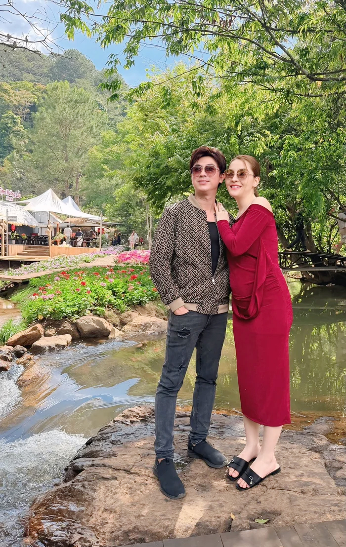 Nam ca sĩ 8X đình đám của dòng nhạc trẻ miền Tây: Hạnh phúc trước thông tin sắp lên chức bố - Ảnh 1.