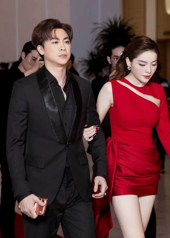 Nam ca sĩ 8X đình đám của dòng nhạc trẻ miền Tây: Hạnh phúc trước thông tin sắp lên chức bố - Ảnh 3.