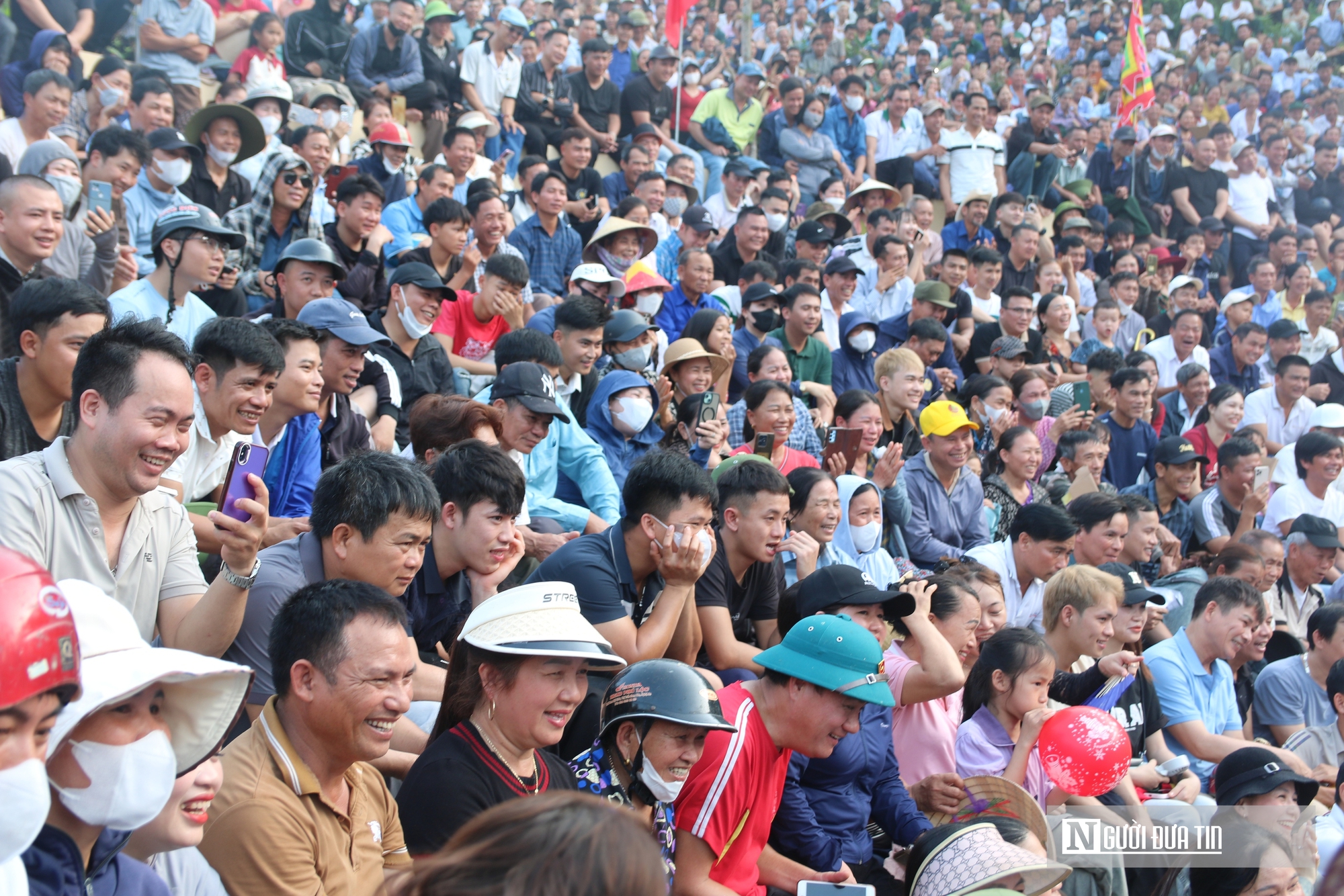 H&agrave;ng ngh&igrave;n người xem trai l&agrave;ng ph&ocirc; diễn sức mạnh đầy kịch t&iacute;nh trong hội vật đầu xu&acirc;n- Ảnh 11.