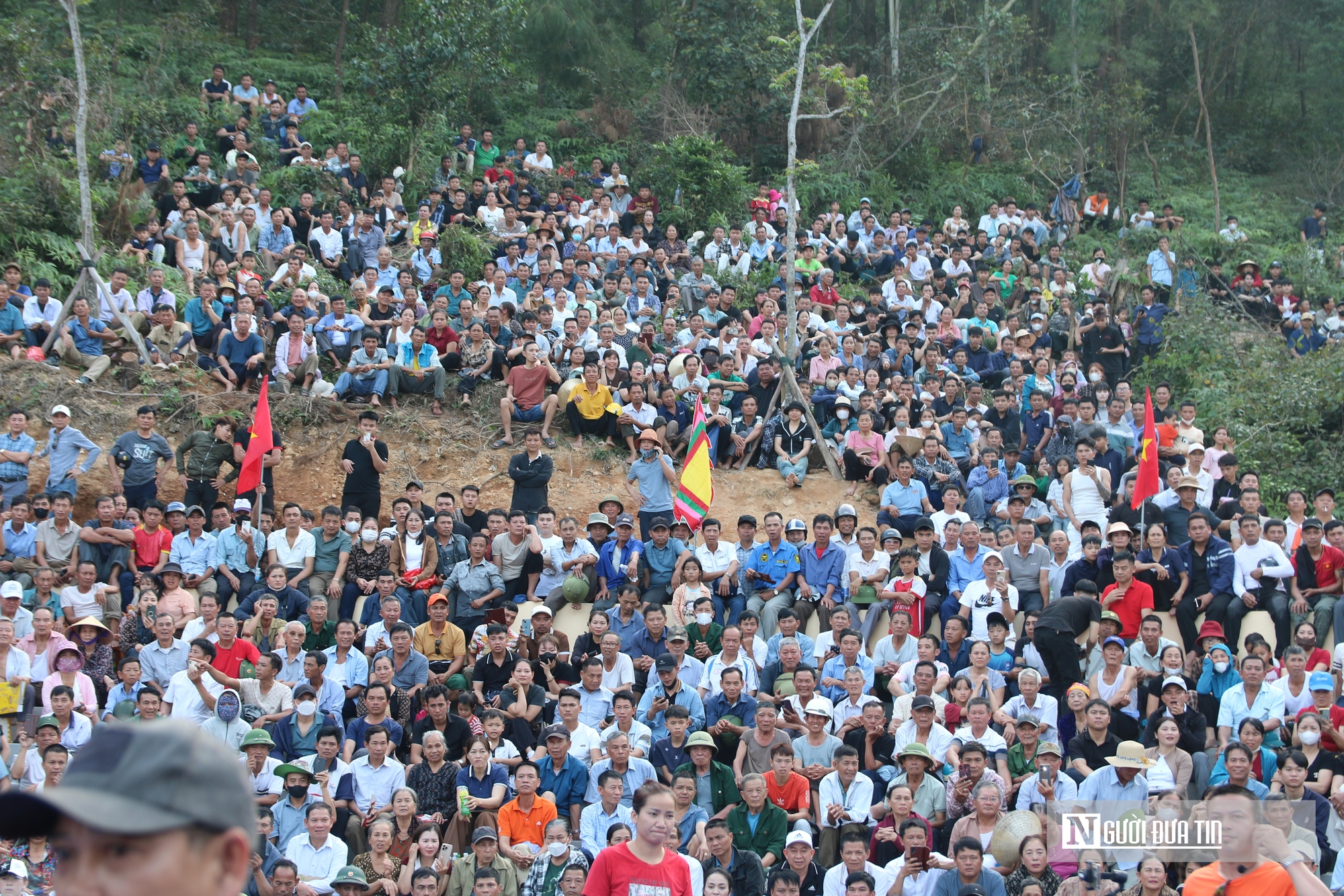 H&agrave;ng ngh&igrave;n người xem trai l&agrave;ng ph&ocirc; diễn sức mạnh đầy kịch t&iacute;nh trong hội vật đầu xu&acirc;n- Ảnh 12.