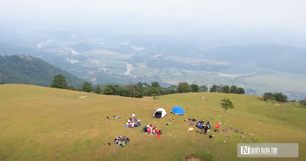 Điểm săn mây đẹp mê hồn trên đỉnh Pù Xèo, 'Tà Xùa thứ hai' ở xứ Thanh vẫn chưa được nhiều người biết đến- Ảnh 2. Điểm săn mây đẹp mê hồn trên đỉnh Pù Xèo, 'Tà Xùa thứ hai' ở xứ Thanh vẫn chưa được nhiều người biết đến- Ảnh 2.