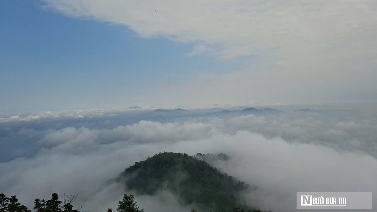 Điểm săn mây đẹp mê hồn trên đỉnh Pù Xèo, 'Tà Xùa thứ hai' ở xứ Thanh vẫn chưa được nhiều người biết đến- Ảnh 4. Điểm săn mây đẹp mê hồn trên đỉnh Pù Xèo, 'Tà Xùa thứ hai' ở xứ Thanh vẫn chưa được nhiều người biết đến- Ảnh 4.