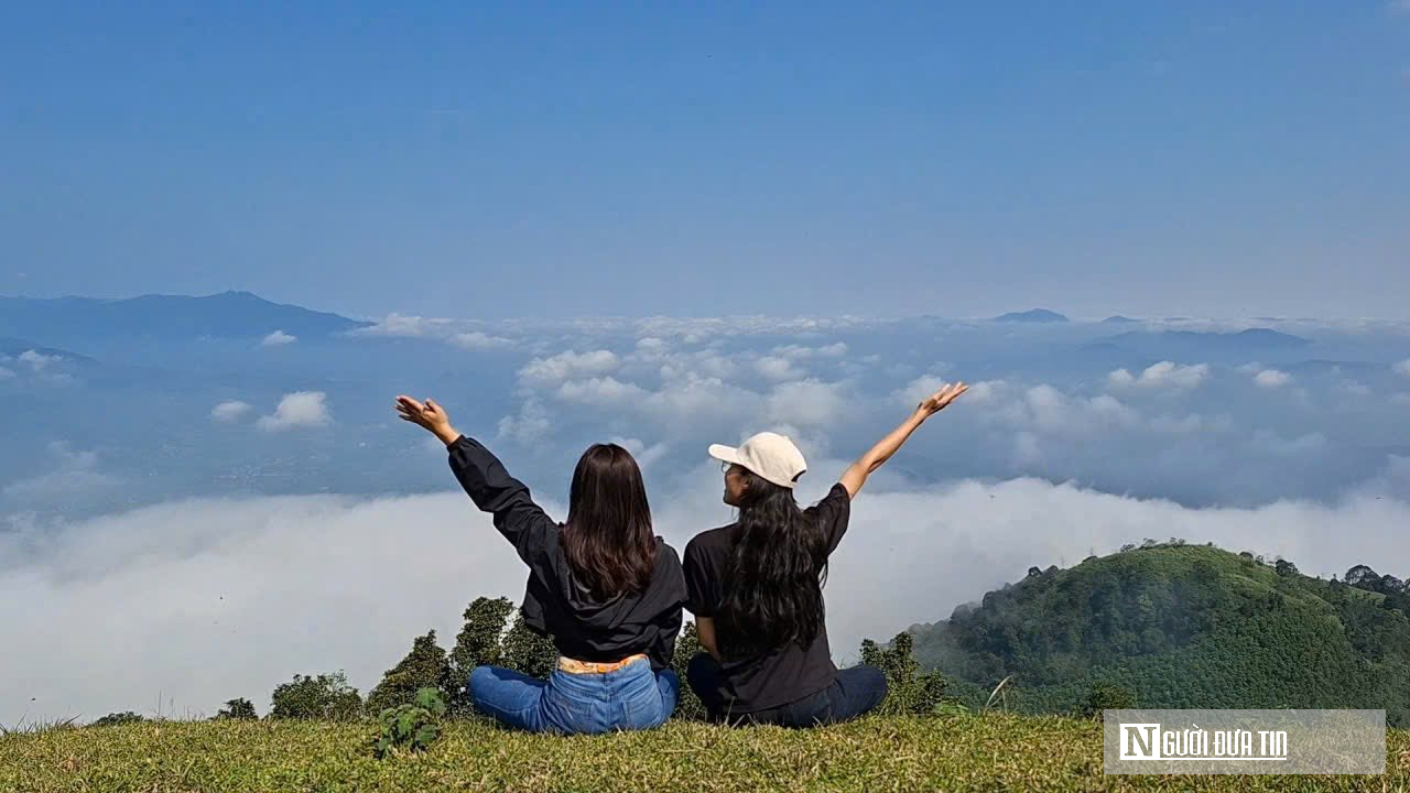 Điểm săn mây đẹp mê hồn trên đỉnh Pù Xèo, 'Tà Xùa thứ hai' ở xứ Thanh vẫn chưa được nhiều người biết đến- Ảnh 6. Điểm săn mây đẹp mê hồn trên đỉnh Pù Xèo, 'Tà Xùa thứ hai' ở xứ Thanh vẫn chưa được nhiều người biết đến- Ảnh 6.