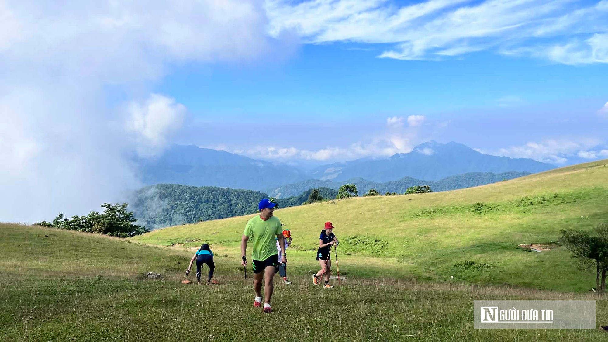 Điểm săn mây đẹp mê hồn trên đỉnh Pù Xèo, 'Tà Xùa thứ hai' ở xứ Thanh vẫn chưa được nhiều người biết đến- Ảnh 7. Điểm săn mây đẹp mê hồn trên đỉnh Pù Xèo, 'Tà Xùa thứ hai' ở xứ Thanh vẫn chưa được nhiều người biết đến- Ảnh 7.