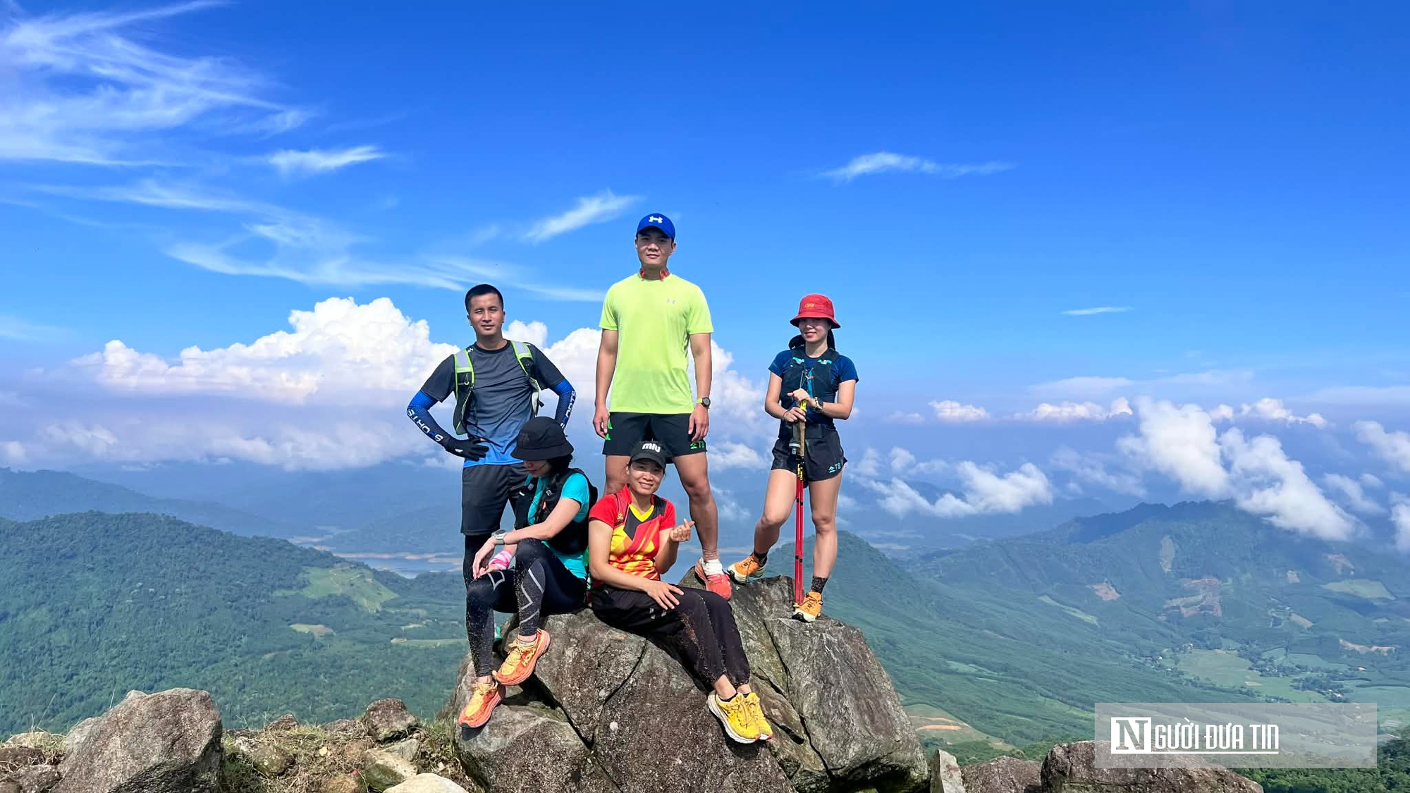 Điểm săn mây đẹp mê hồn trên đỉnh Pù Xèo, 'Tà Xùa thứ hai' ở xứ Thanh vẫn chưa được nhiều người biết đến- Ảnh 10. Điểm săn mây đẹp mê hồn trên đỉnh Pù Xèo, 'Tà Xùa thứ hai' ở xứ Thanh vẫn chưa được nhiều người biết đến- Ảnh 10.