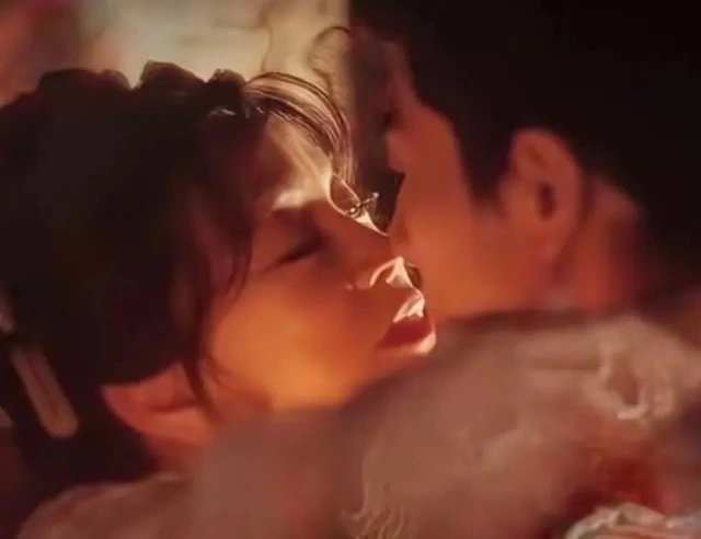 "V&otilde; Tắc Thi&ecirc;n" Lưu Hiểu Kh&aacute;nh g&acirc;y sốc ở tuổi U80 - Ảnh 1.