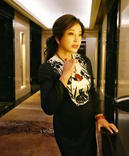 "V&otilde; Tắc Thi&ecirc;n" Lưu Hiểu Kh&aacute;nh g&acirc;y sốc ở tuổi U80 - Ảnh 4.