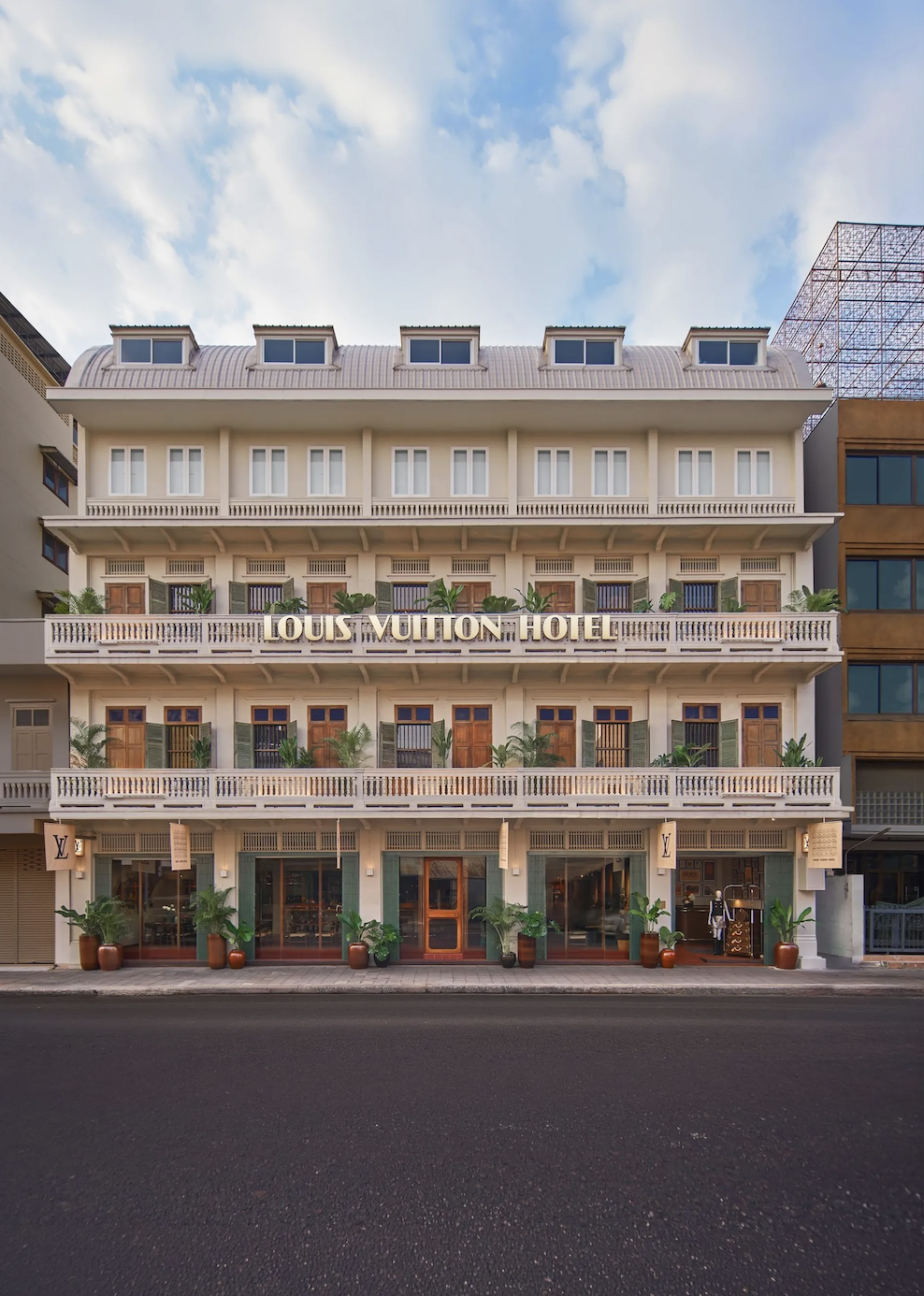 Khám phá điểm đến gây sốt tại Bangkok mà HIEUTHUHAI từng checkin: Louis Vuitton Hotel Pop-up - Ảnh 2.