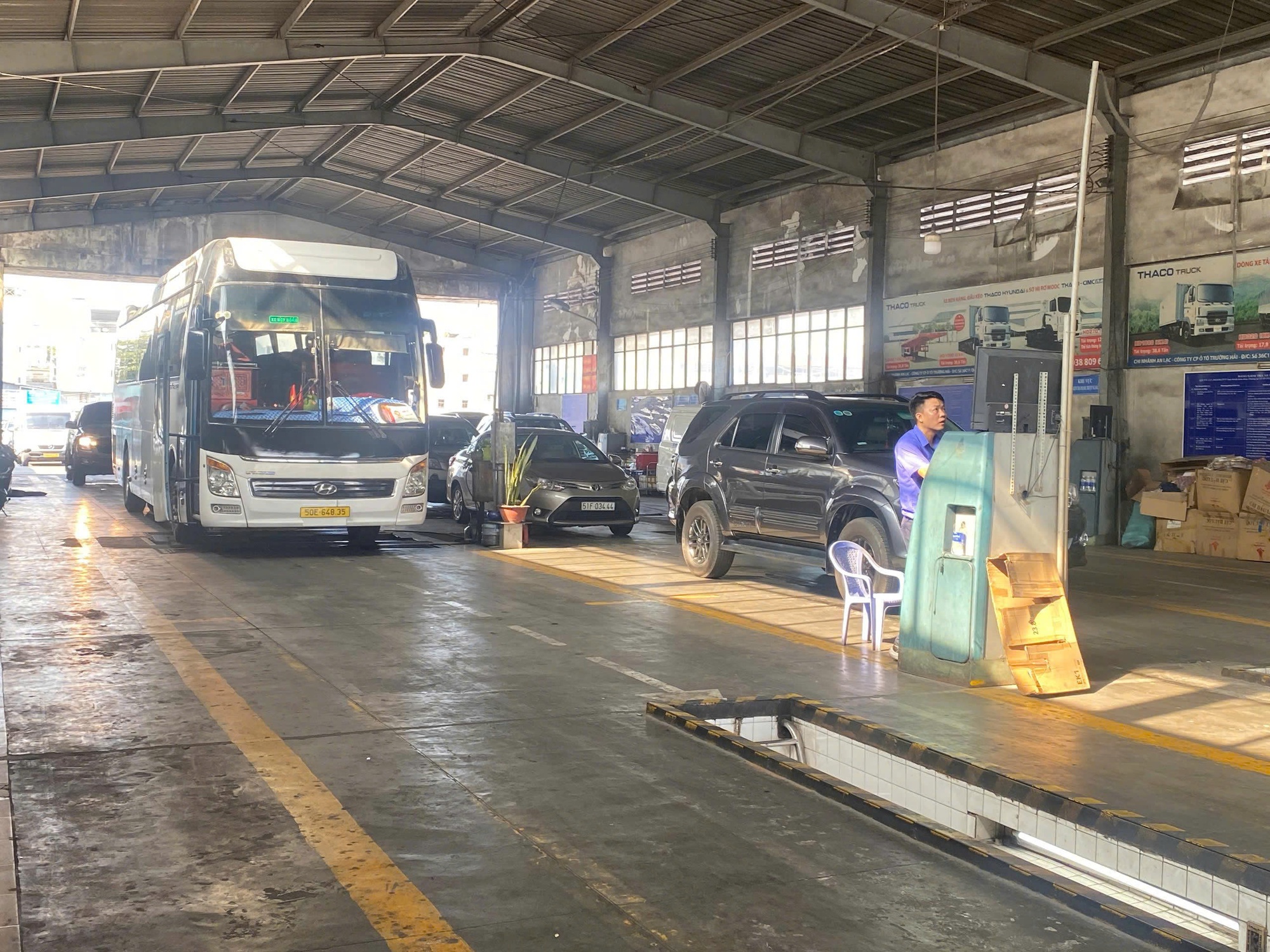 Kiểm định khí thải ô tô theo quy trình kiểm tra mới,  người dân cần lưu ý gì? - Ảnh 2.