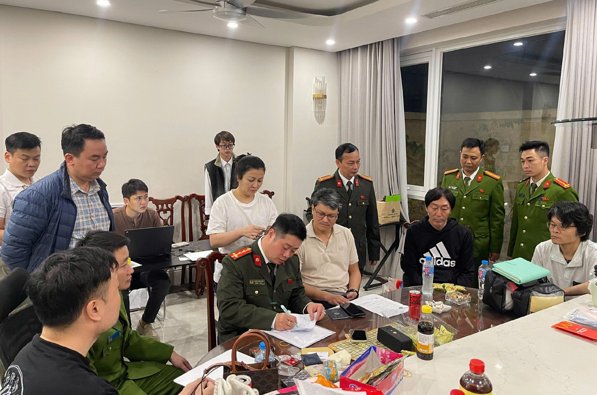 Triệt phá nhóm giả danh cảnh sát Nhật Bản để lừa đảo hàng chục tỷ đồng- Ảnh 3. Triệt phá nhóm giả danh cảnh sát Nhật Bản để lừa đảo hàng chục tỷ đồng- Ảnh 3.