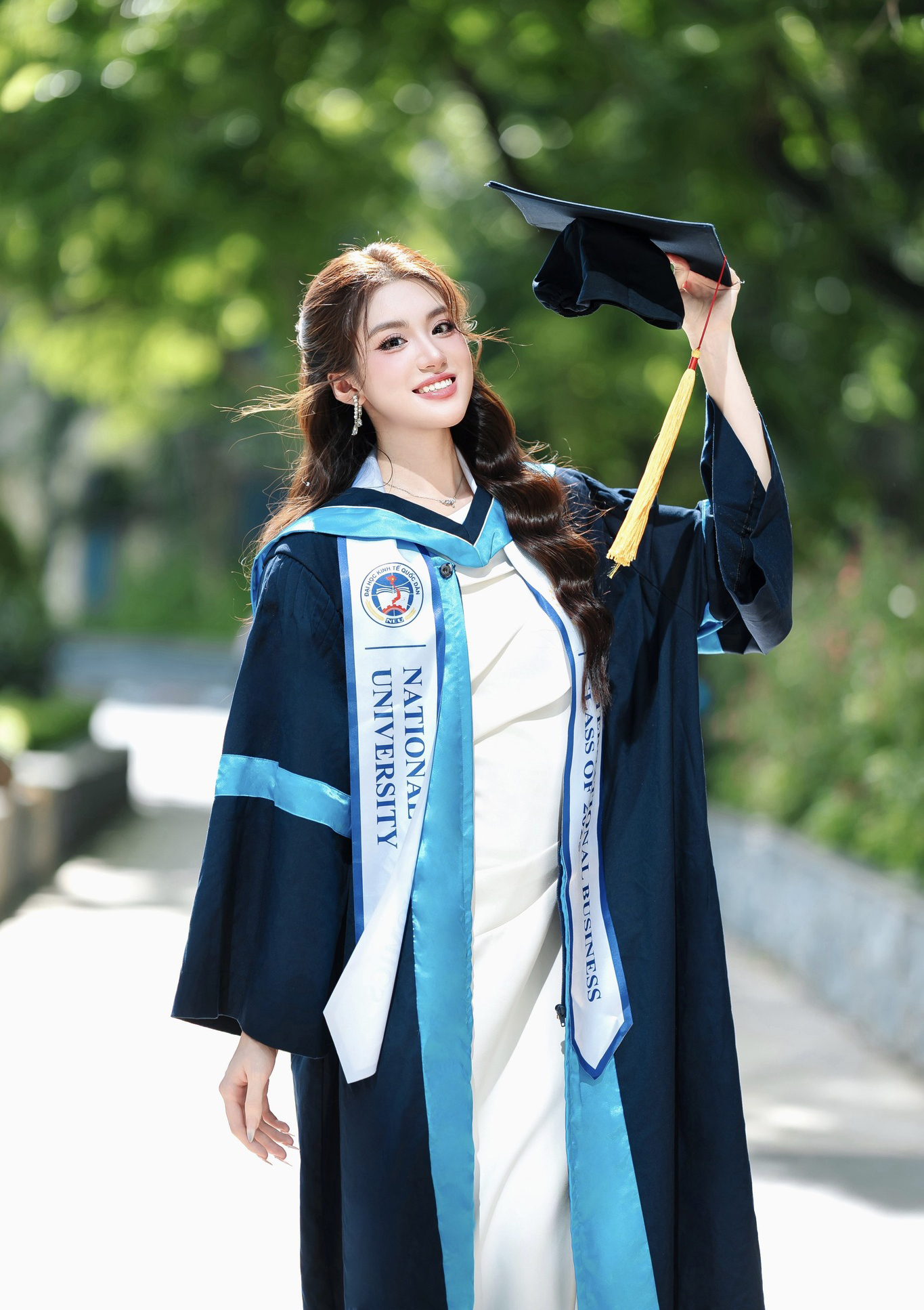 hình ảnh đời thường xinh đẹp, thân thiện của tân Hoa hậu Thế giới Việt Nam - Ảnh 2.