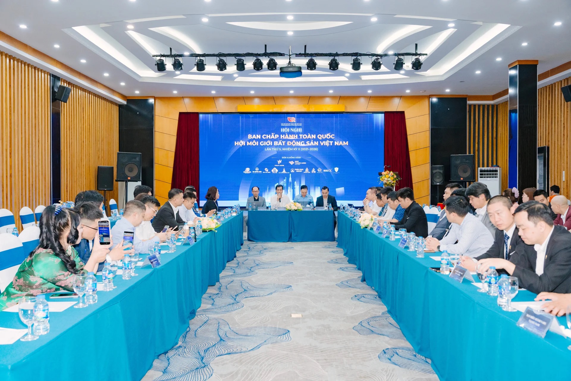 Bộ tiêu chuẩn môi giới bất động sản: Kỳ vọng nâng chuẩn thị trường - Ảnh 1.