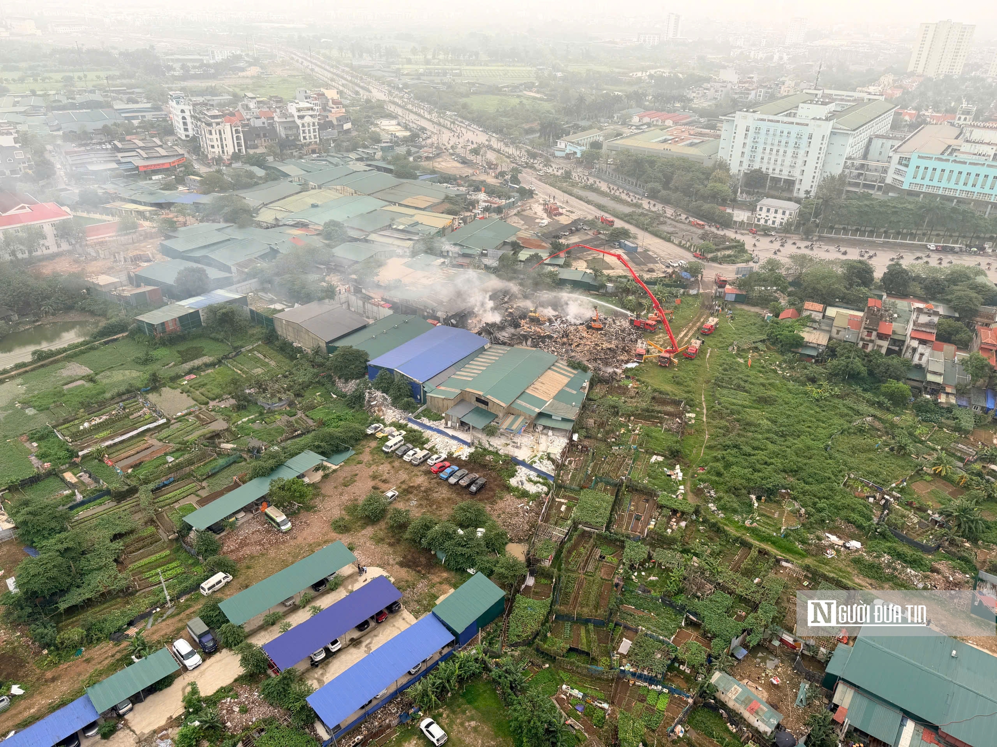 H&agrave; Nội: Một người tử vong sau vụ ch&aacute;y kho xưởng, hiện trường hư hại nặng - Ảnh 3.