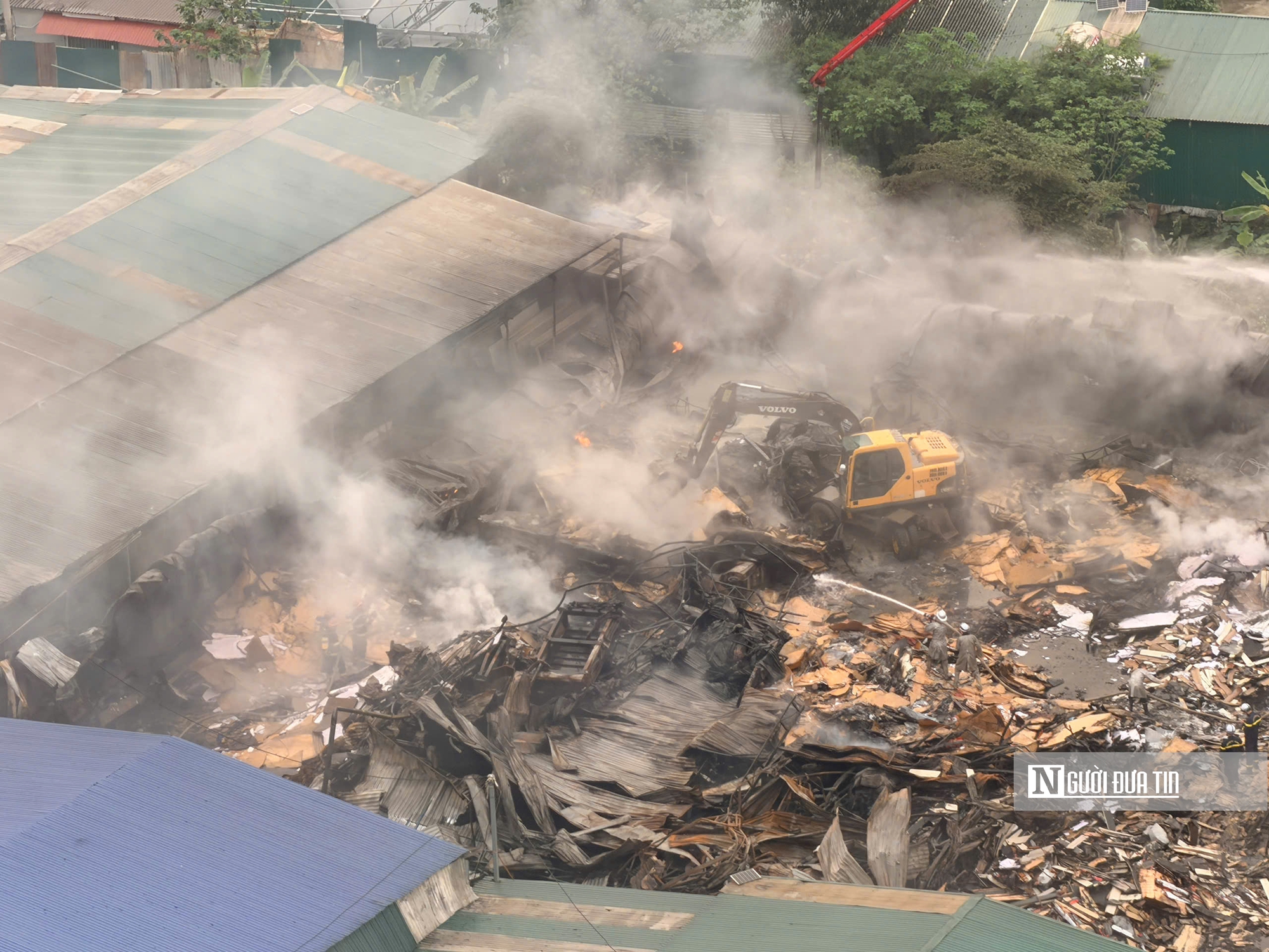 H&agrave; Nội: Một người tử vong sau vụ ch&aacute;y kho xưởng, hiện trường hư hại nặng - Ảnh 4.