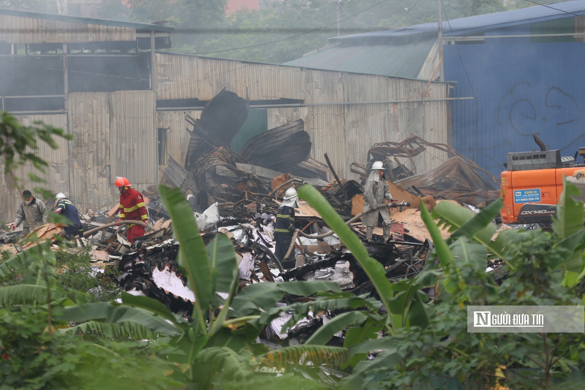 H&agrave; Nội: Một người tử vong sau vụ ch&aacute;y kho xưởng, hiện trường hư hại nặng - Ảnh 9.