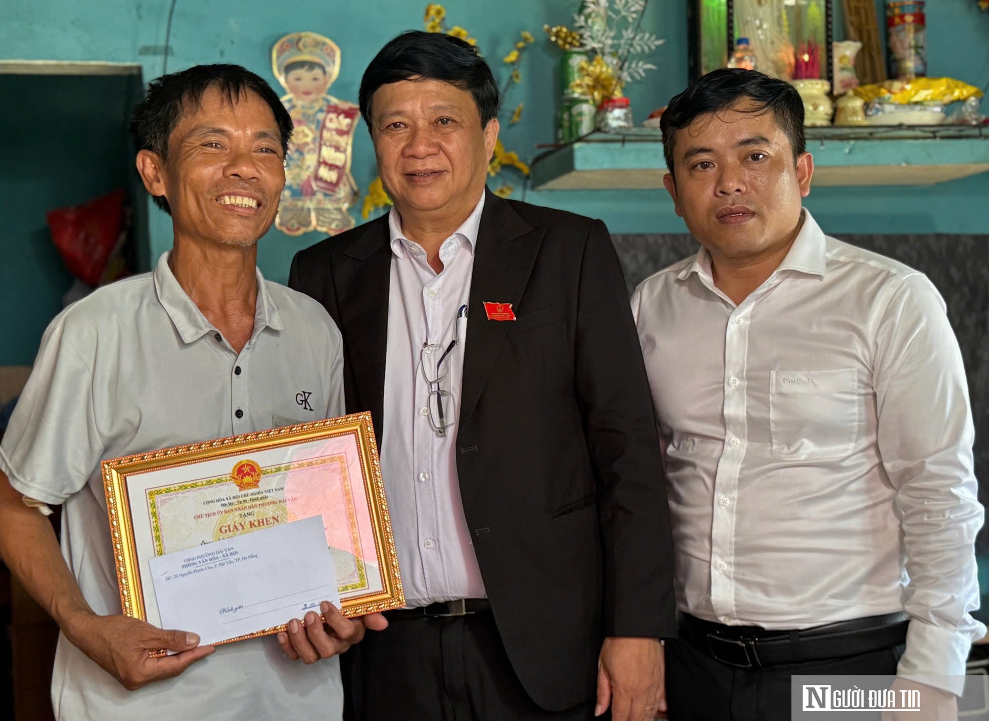 Tiếng tri h&ocirc; giữa trưa biển Nam &Ocirc; v&agrave; c&uacute; lao m&igrave;nh cứu hai đứa trẻ  - Ảnh 3.