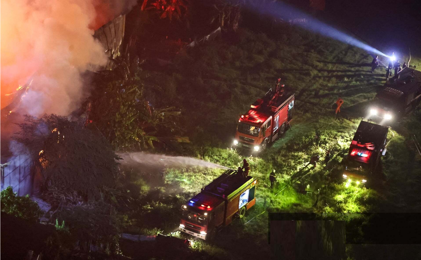 Kho nhựa gần Bệnh viện K Tân Triều bốc cháy ngùn ngụt lúc rạng sáng, 1 người tử vong - Ảnh 4.