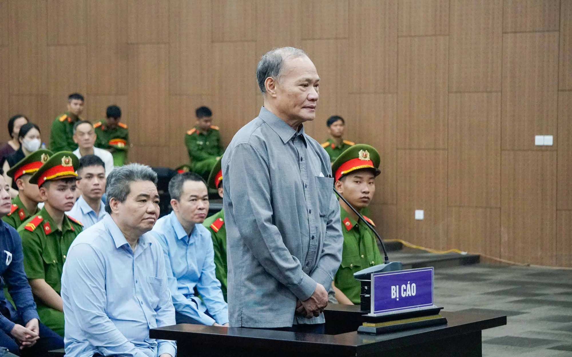 Cựu Thứ trưởng Bộ NN&PTNT thừa nhận sai phạm nhận 200.000 USD hối lộ