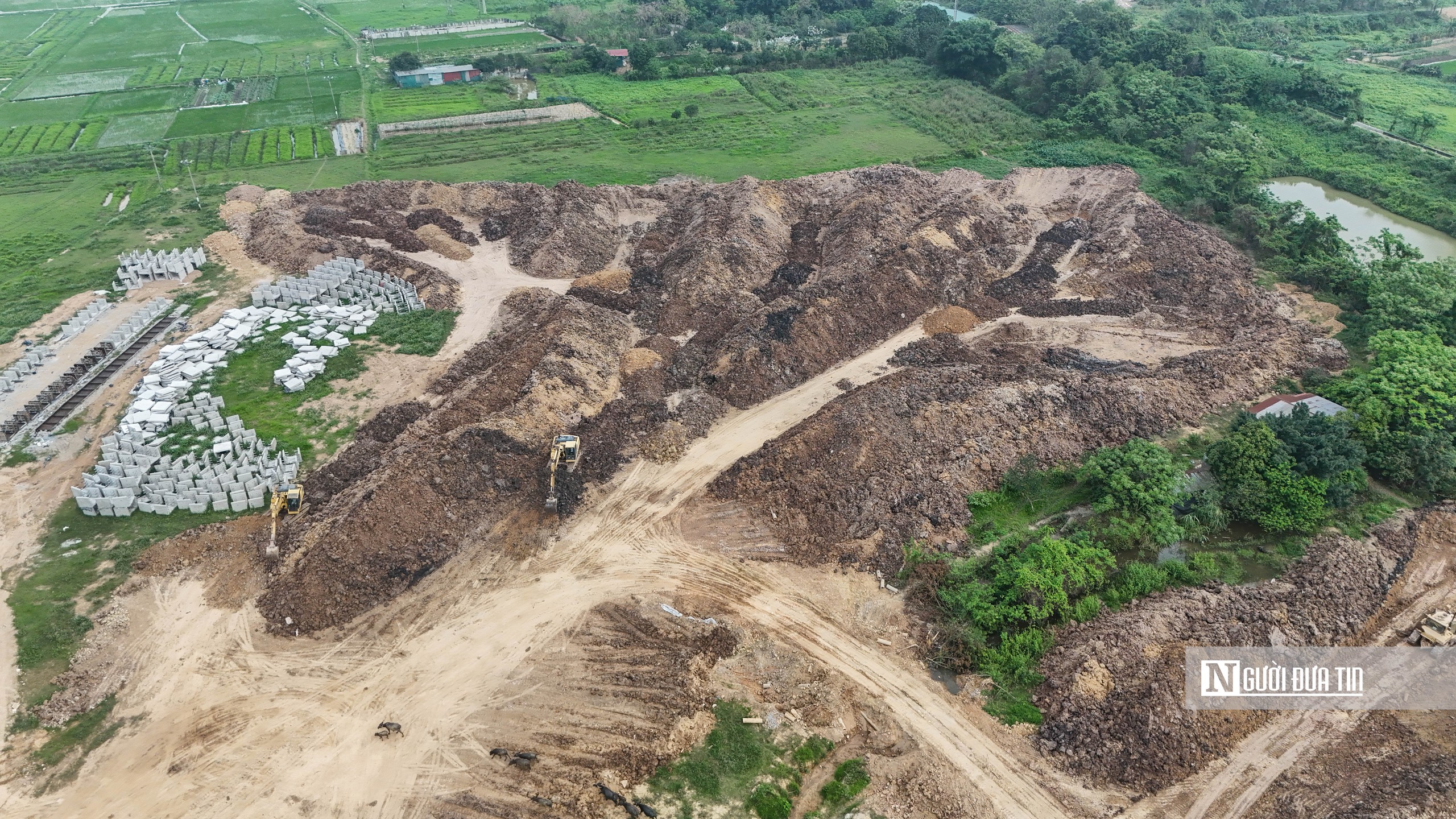 H&agrave; Nội: Xử l&yacute; nghi&ecirc;m những h&agrave;nh vi l&agrave;m rơi v&atilde;i vật liệu v&agrave; chở qu&aacute; tải - Ảnh 4.