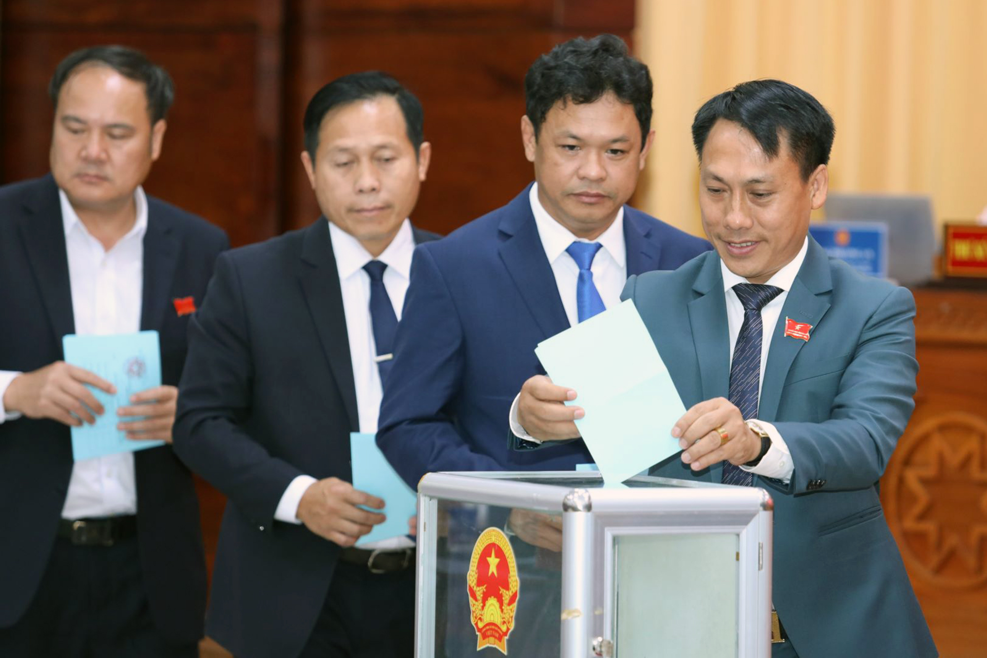 Tân Chủ tịch UBND tỉnh Đắk Lắk cam kết “nói đi đôi với làm”, tập trung tháo gỡ “điểm nghẽn” của tỉnh - Ảnh 3.