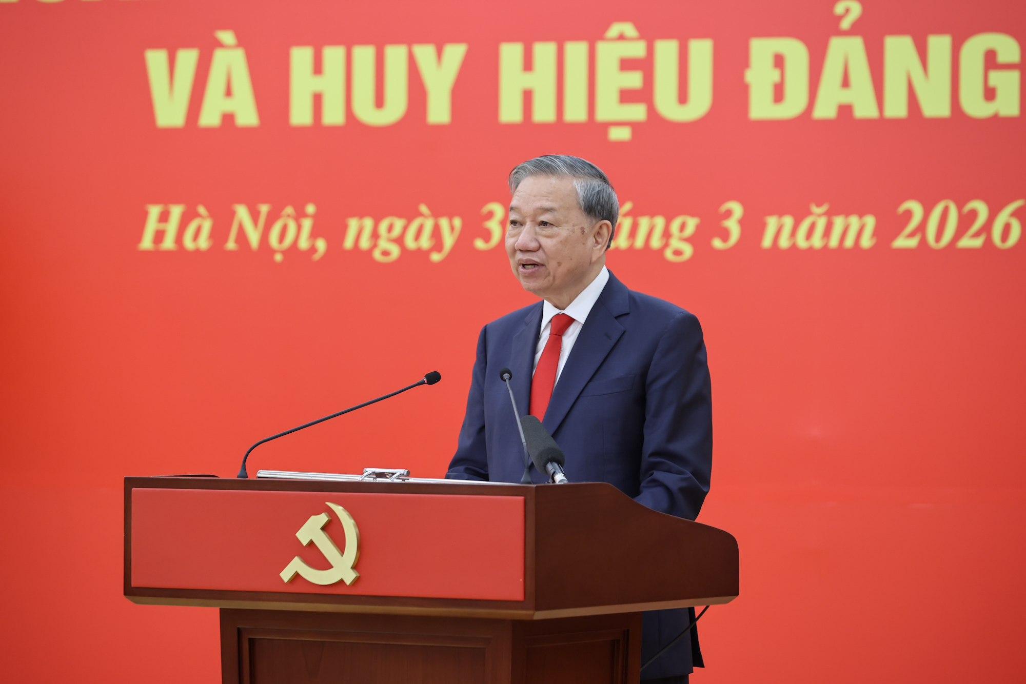 Tổng Bí thư Tô Lâm trao Huân chương Quân công hạng nhất và Huy hiệu Đảng tặng các đồng chí lãnh đạo, nguyên lãnh đạo- Ảnh 5. Tổng Bí thư Tô Lâm trao Huân chương Quân công hạng nhất và Huy hiệu Đảng tặng các đồng chí lãnh đạo, nguyên lãnh đạo- Ảnh 5.