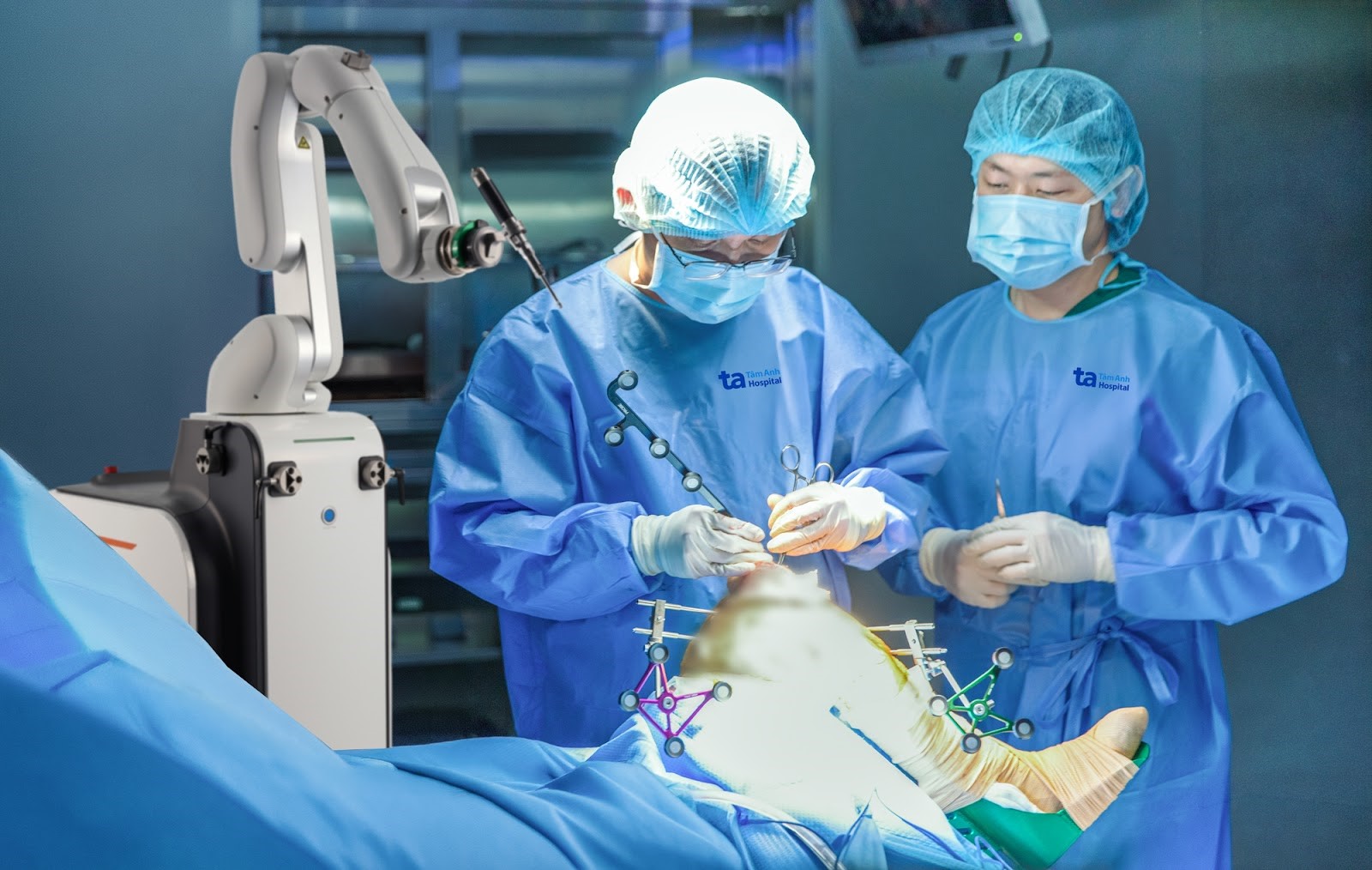 Siêu hot - Robot AI đầu tiên tại Việt Nam phẫu thuật thay khớp chuẩn xác vượt trội - Ảnh 2.
