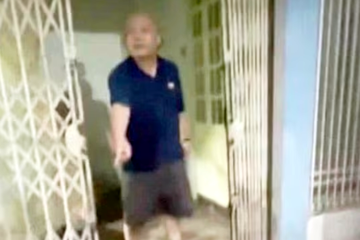 Tạm giữ người đàn ông hành hung người phụ nữ đang bế con nhỏ- Ảnh 2. Tạm giữ người đàn ông hành hung người phụ nữ đang bế con nhỏ- Ảnh 2.