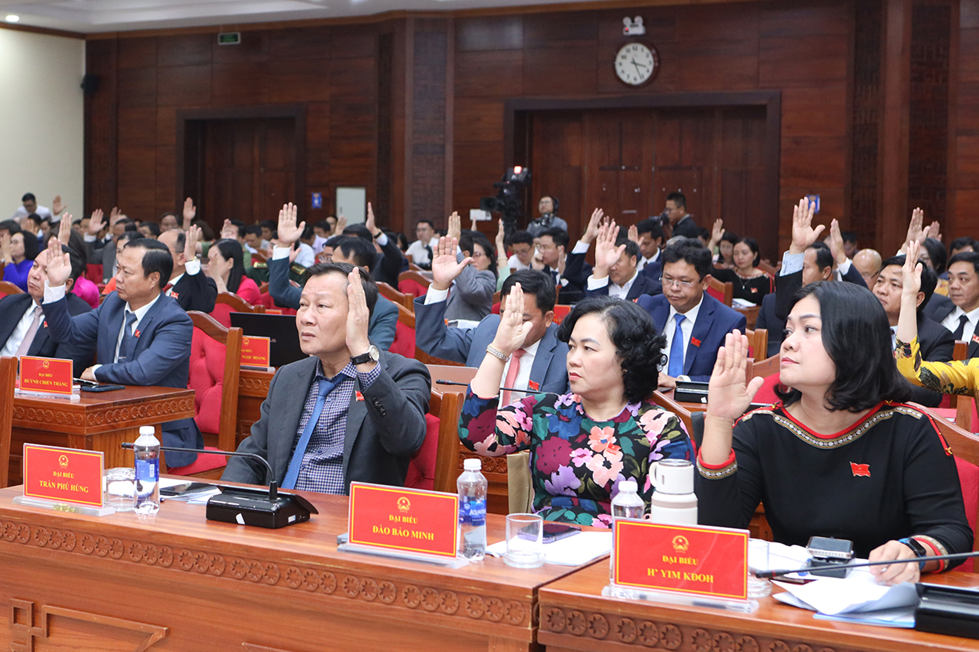 Tân Chủ tịch UBND tỉnh Đắk Lắk cam kết “nói đi đôi với làm”, tập trung tháo gỡ “điểm nghẽn” của tỉnh - Ảnh 1.