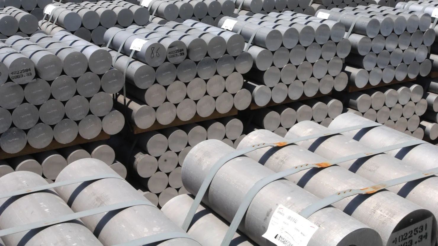 Rủi ro địa chính trị phủ bóng lên chuỗi cung ứng nhôm toàn cầu - Ảnh 1.