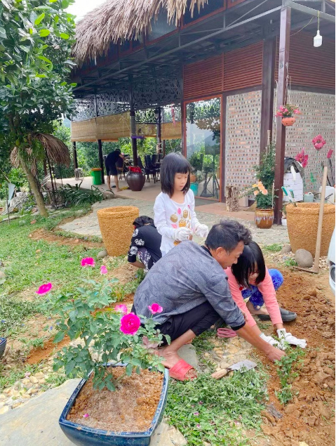 Cuộc sống "ẩn m&igrave;nh" b&igrave;nh y&ecirc;n tuổi xế chiều của "&ocirc;ng ho&agrave;ng nhạc đỏ" - Ảnh 3.