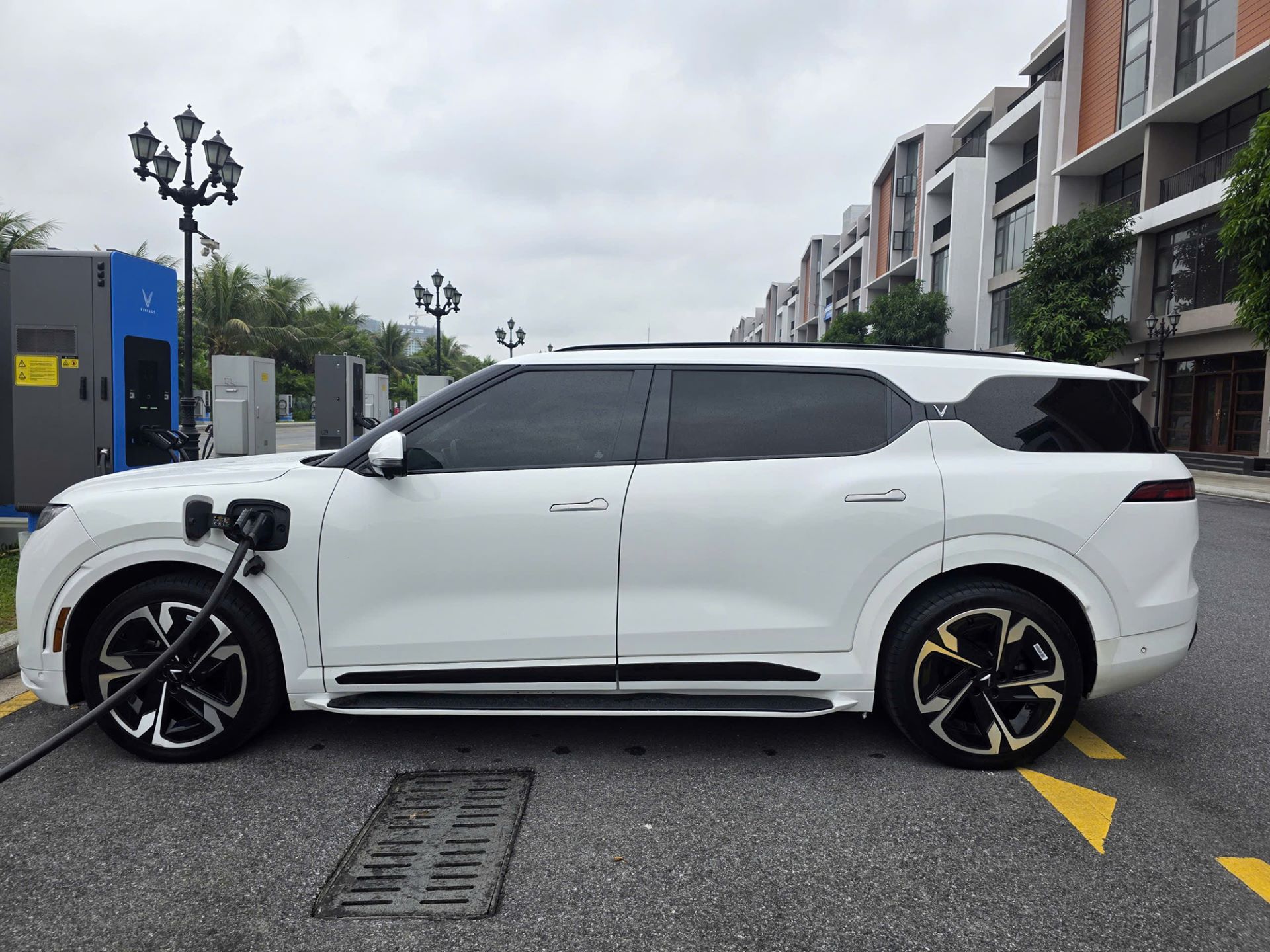 Chủ nhân “bộ sưu tập” 11 xe VinFast ở Hà Nội: “Càng hiểu xe điện, càng thấy đáng giá” - Ảnh 1.