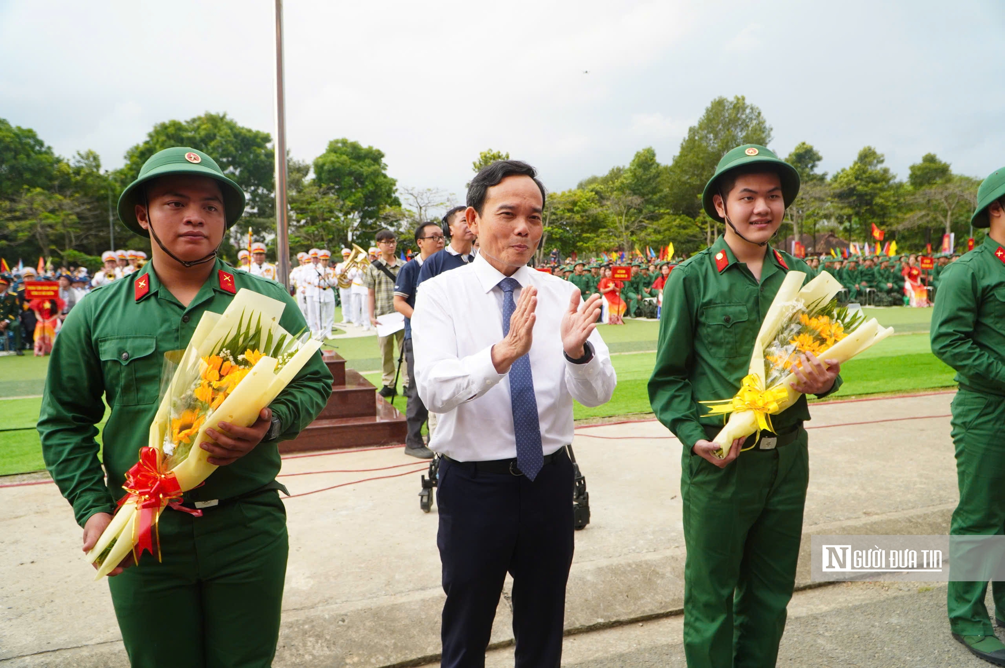 Chủ tịch Quốc hội Trần Thanh Mẫn dự lễ giao nhận quân tại Tp.HCM- Ảnh 9. Chủ tịch Quốc hội Trần Thanh Mẫn dự lễ giao nhận quân tại Tp.HCM- Ảnh 9.