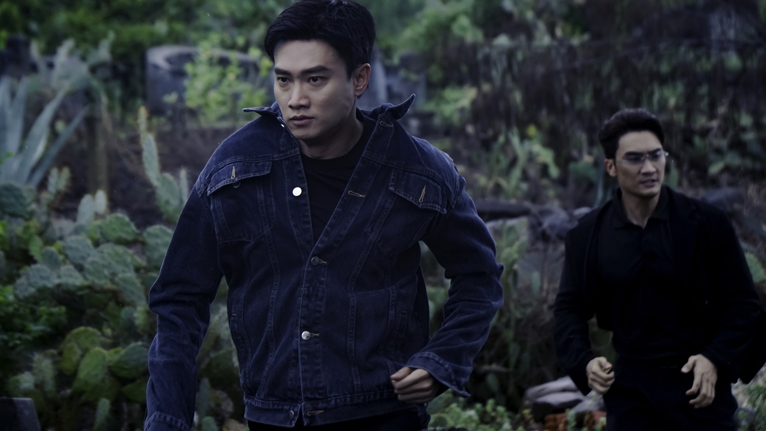 Hoa hậu Tiểu Vy "sánh đôi" bên tổng tài Vbiz: Tiết lộ mối quan hệ "yêu hận tình thù" đầy bí ẩn - Ảnh 3.