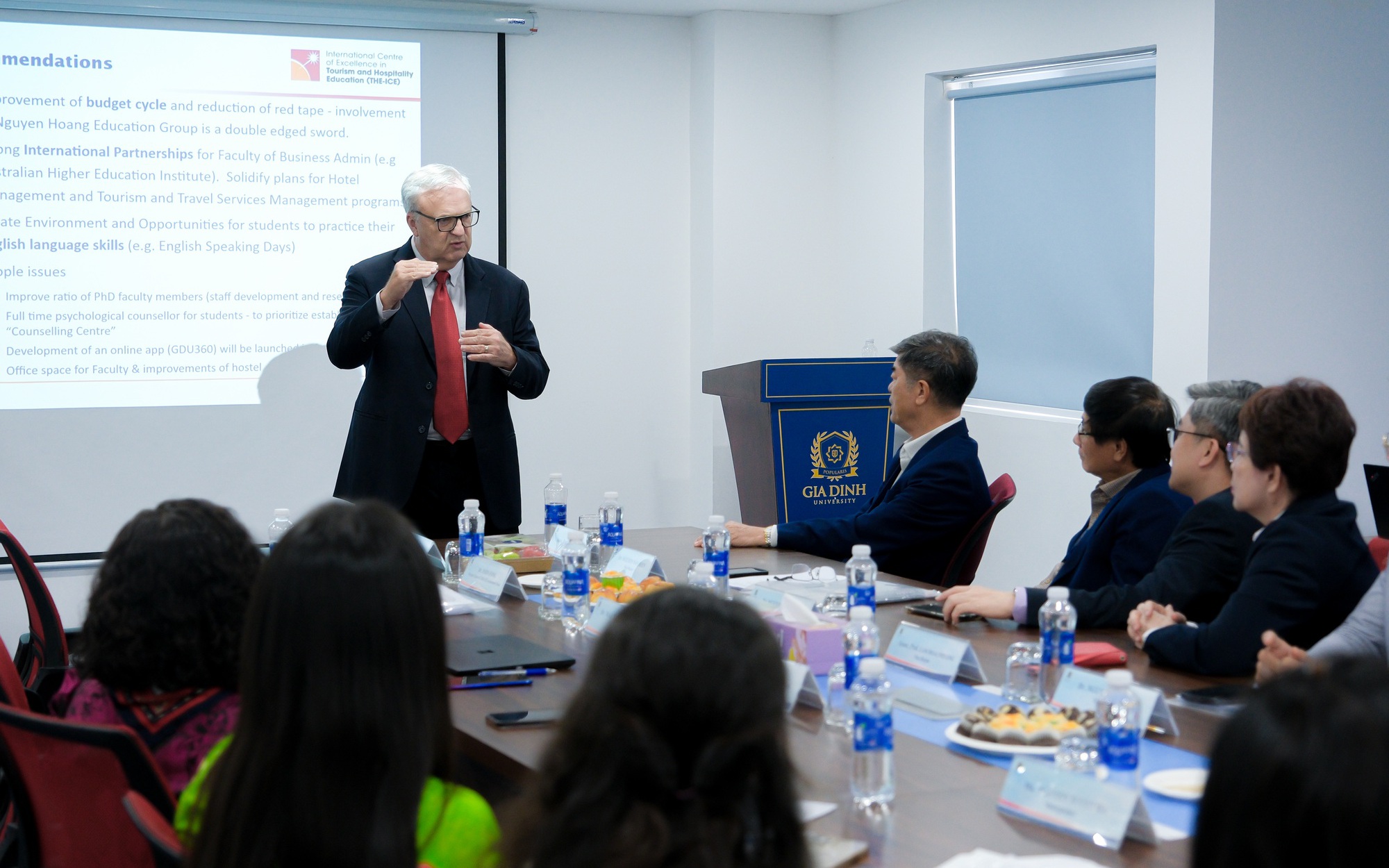 Đại học Gia Định đón nhận chứng nhận kiểm định chất lượng quốc tế từ THE-ICE