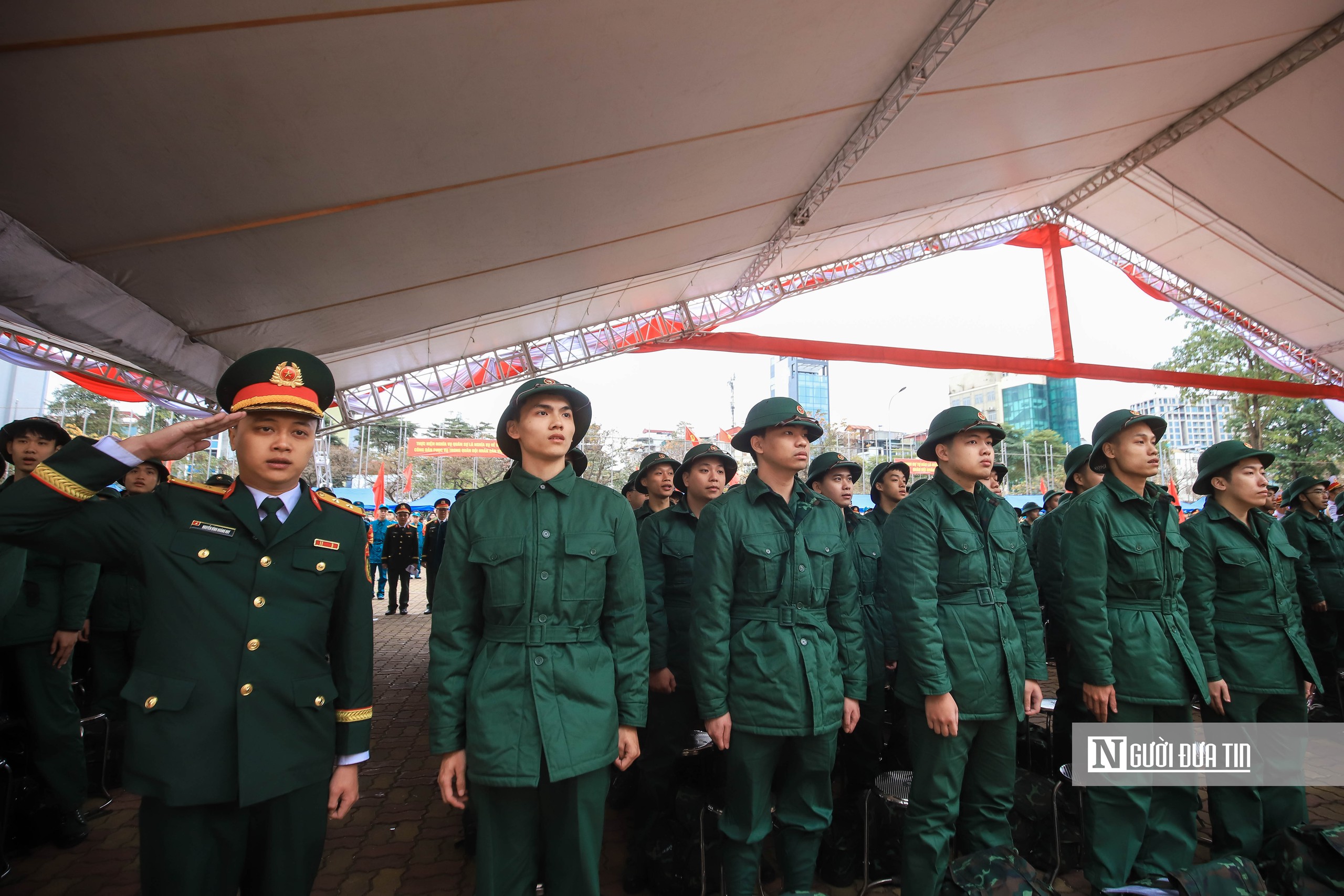 Bí thư Hà Nội tặng hoa, động viên 440 tân binh lên đường nhập ngũ- Ảnh 3. Bí thư Hà Nội tặng hoa, động viên 440 tân binh lên đường nhập ngũ- Ảnh 3.