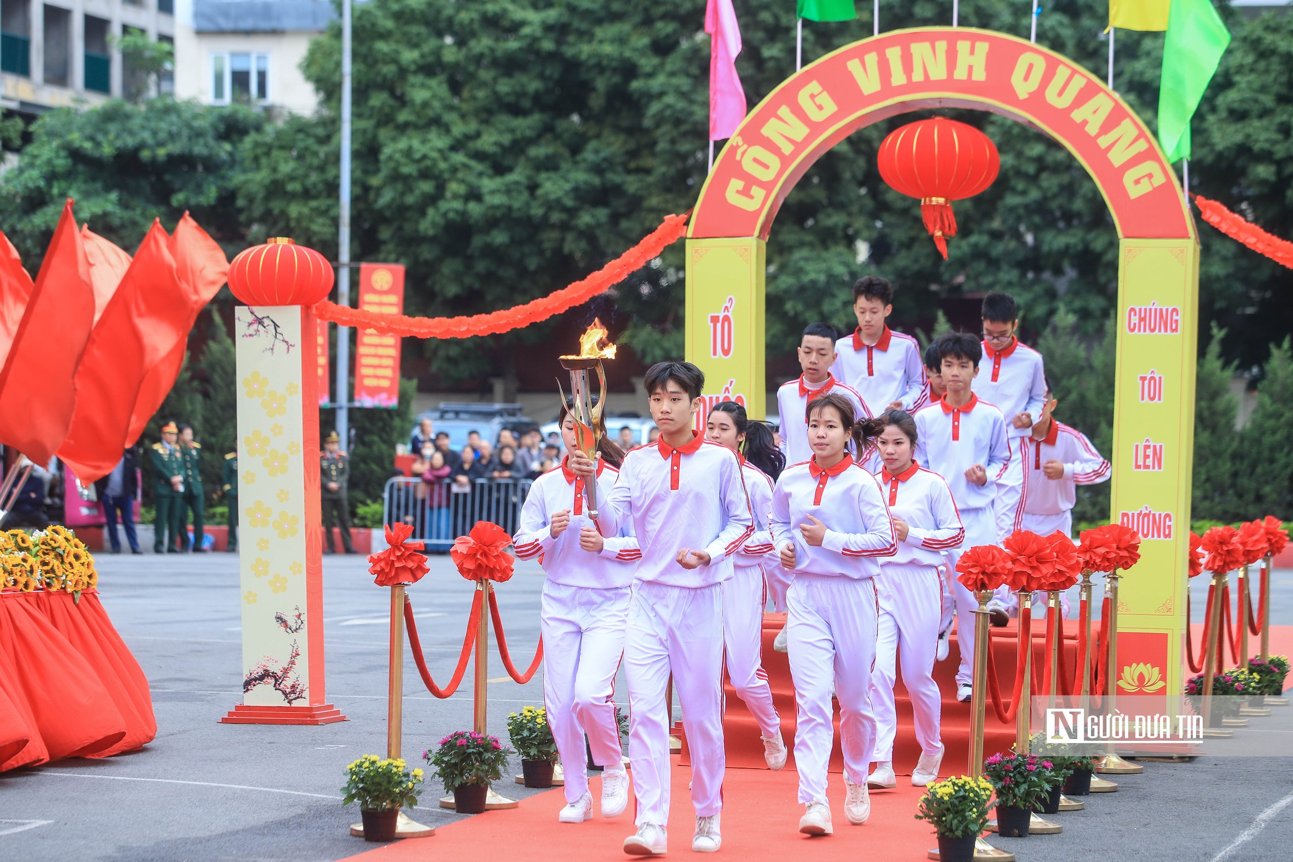 Bí thư Hà Nội tặng hoa, động viên 440 tân binh lên đường nhập ngũ- Ảnh 6. Bí thư Hà Nội tặng hoa, động viên 440 tân binh lên đường nhập ngũ- Ảnh 6.