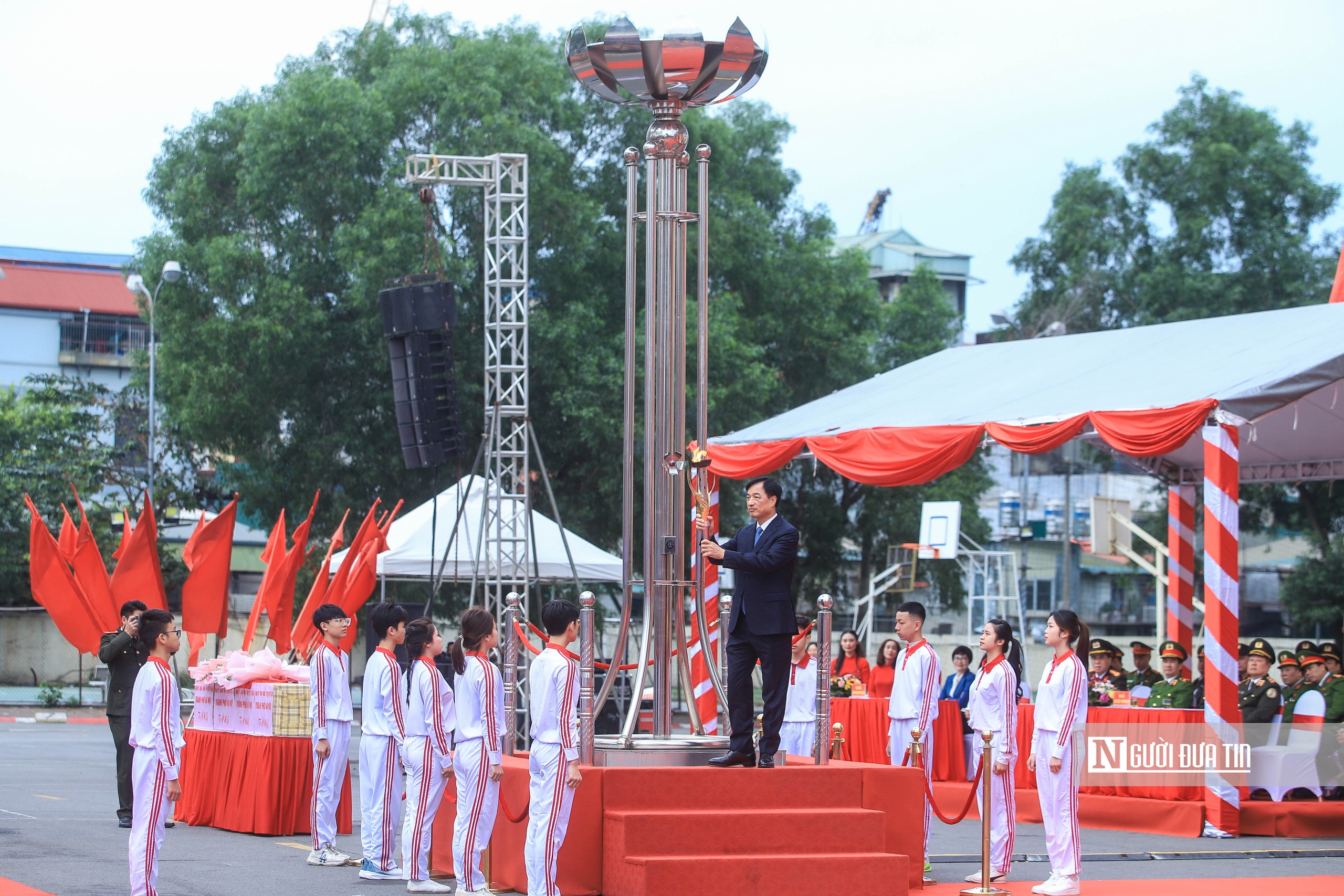 Bí thư Hà Nội tặng hoa, động viên 440 tân binh lên đường nhập ngũ- Ảnh 7. Bí thư Hà Nội tặng hoa, động viên 440 tân binh lên đường nhập ngũ- Ảnh 7.