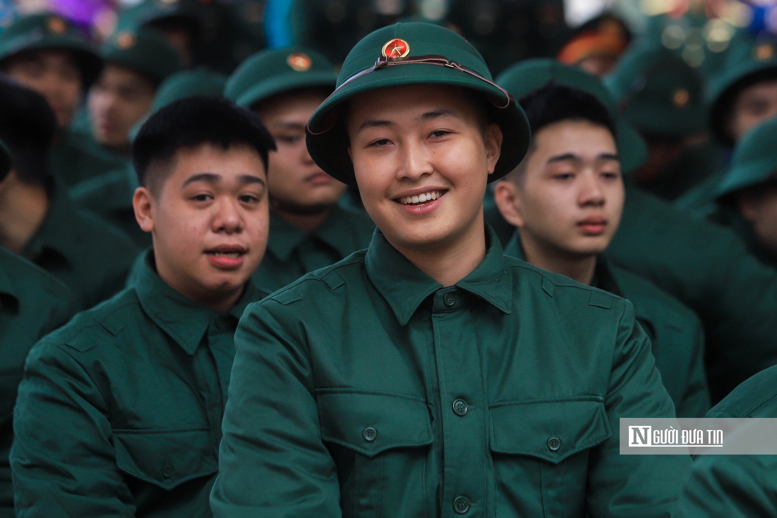 Bí thư Hà Nội tặng hoa, động viên 440 tân binh lên đường nhập ngũ- Ảnh 5. Bí thư Hà Nội tặng hoa, động viên 440 tân binh lên đường nhập ngũ- Ảnh 5.